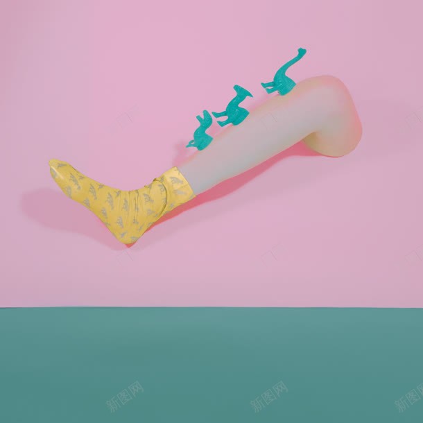 粉色墙纸中伸出的腿海报背景jpg设计背景_88icon https://88icon.com 伸出 墙纸 海报 粉色 背景