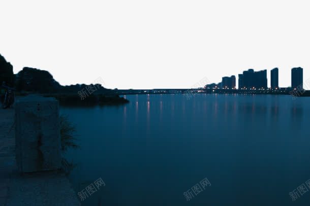 海边的城市png免抠素材_88icon https://88icon.com 仲夏 仲夏夜之梦 城市 夏天 夜晚 山峰 树木 海洋 海面 高楼 黑暗