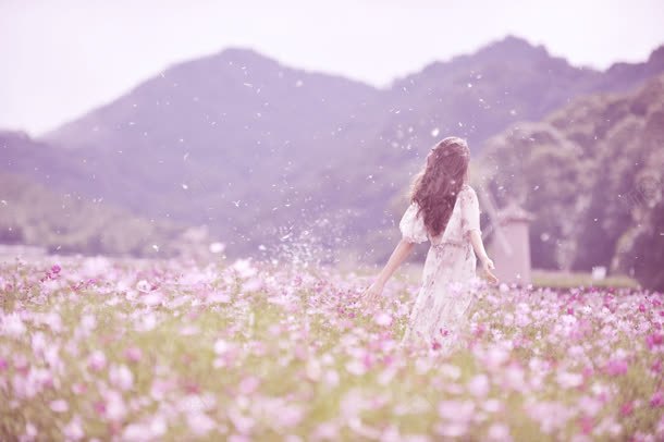 女孩花海山峰背景jpg设计背景_88icon https://88icon.com 女孩 山峰 背景 花海