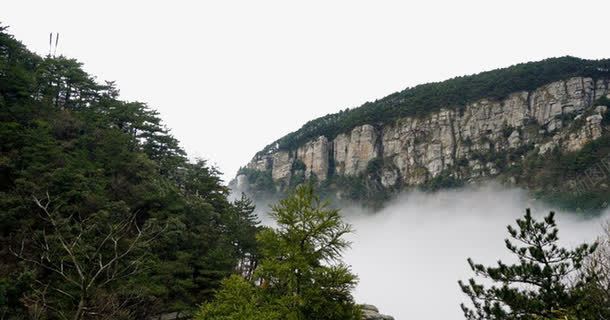庐山峭壁png免抠素材_88icon https://88icon.com 云雾 庐山 庐山瀑布 悬崖峭壁 树 美丽山河
