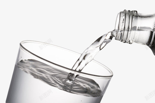 透明解渴倒出到玻璃杯的塑料瓶饮png免抠素材_88icon https://88icon.com 倒水 做饭 分量 塑料瓶饮用水 媒介 杯子 水杯 液体 物质 玻璃杯 瓶子 矿泉水 纯净水 自来水 解渴 透明解渴倒出到玻璃杯的塑料瓶饮用水实物免费下载
