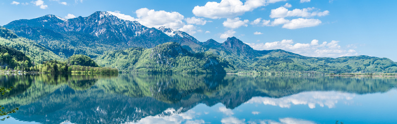 唯美雪山湖泊景色jpg_88icon https://88icon.com 天空 屋子 山峰 山水风景 摄影 旅游 树林 河流 海报banner 湖泊 自然美景 自然风光 雪山 雪山下的湖泊图片 风景