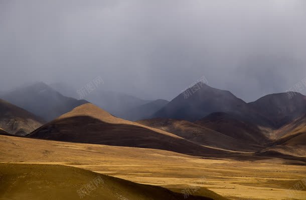 灰色天空黄色沙漠风景jpg设计背景_88icon https://88icon.com 天空 沙漠 灰色 风景 黄色