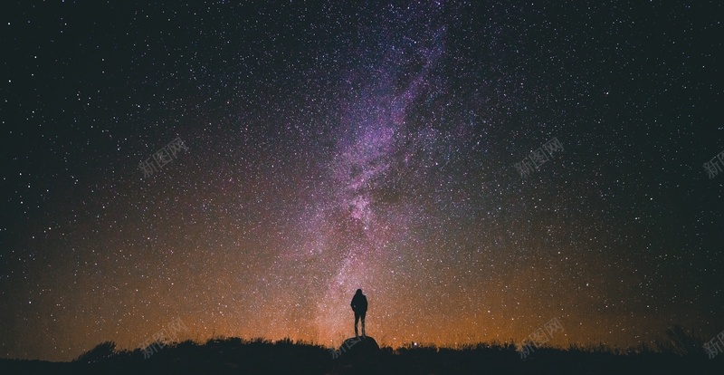 绚丽星空下的人物剪影背景jpg设计背景_88icon https://88icon.com 人物 人物剪影 剪影 夜空 夜空背景 星空 星空背景 星空背景素材 绚丽星空 美丽星空