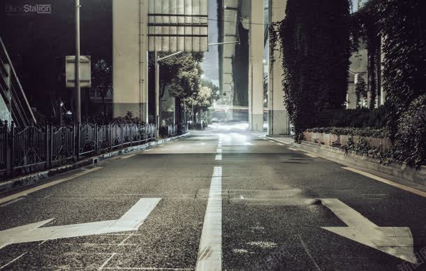 黑白色宁静的马路jpg设计背景_88icon https://88icon.com 宁静 白色 马路