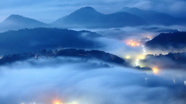 蓝色静谧的山峰云雾jpg设计背景_88icon https://88icon.com 云雾 山峰 蓝色 静谧