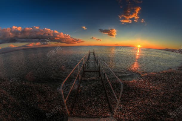 蓝天夕阳海面小桥jpg设计背景_88icon https://88icon.com 夕阳 小桥 海面 蓝天