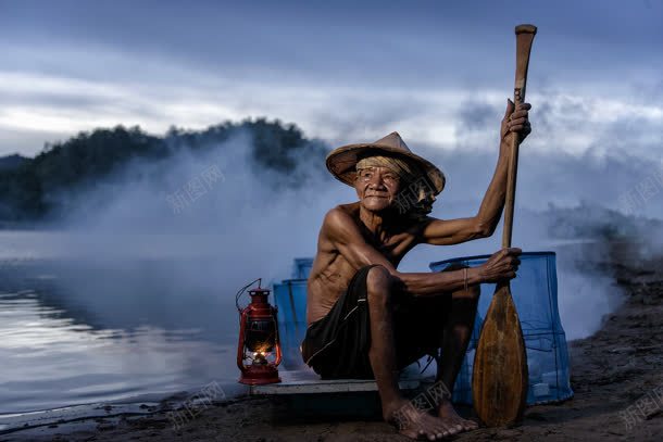 湖边老人划船桨油灯jpg设计背景_88icon https://88icon.com 油灯 湖边 老人 船桨