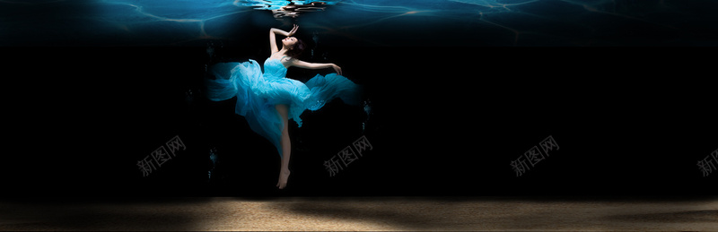 水下背景蓝色裙子飞舞bannerpsd设计背景_88icon https://88icon.com 梦幻 水下背景 浪漫 海报banner 蓝色裙子飞舞