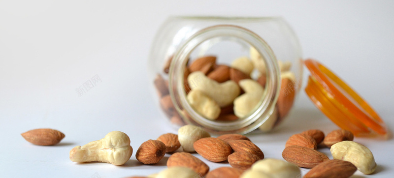 摄影从罐子里倒出的坚果jpg设计背景_88icon https://88icon.com 摄影 罐子 坚果 美食 吃货 促销 海报banner 风景