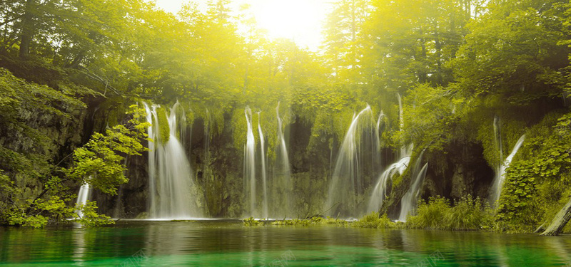 瀑布美景jpg设计背景_88icon https://88icon.com 自然风光 瀑布 阳光 绿水 树林 绿树 海报banner 摄影 风景