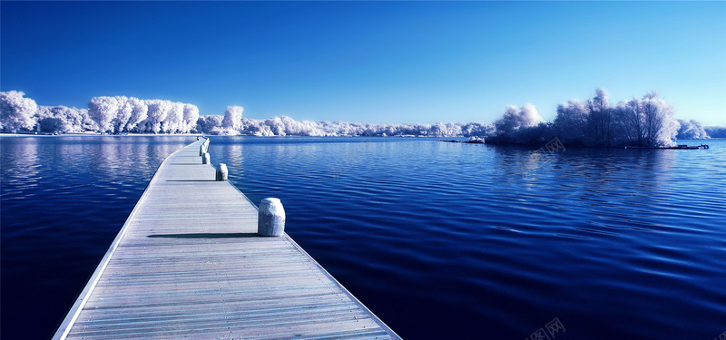 雪白的海岸背景jpg设计背景_88icon https://88icon.com 摄影 风景 自然 桥头 蔚蓝 旅行 海报banner