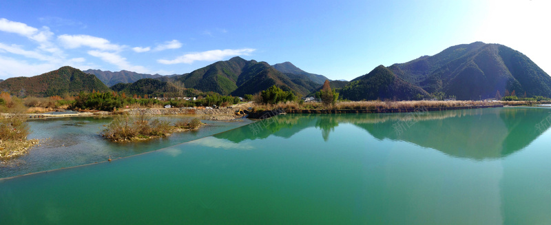 湖边漂亮景色jpg设计背景_88icon https://88icon.com 湖边 湖岸 蓝天 白云 湖 栈道