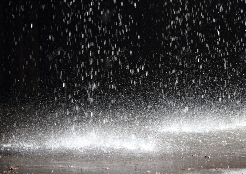 黑色背景中的大雨场景jpg设计背景_88icon https://88icon.com 黑色 背景 大雨 自然 场景 PPT