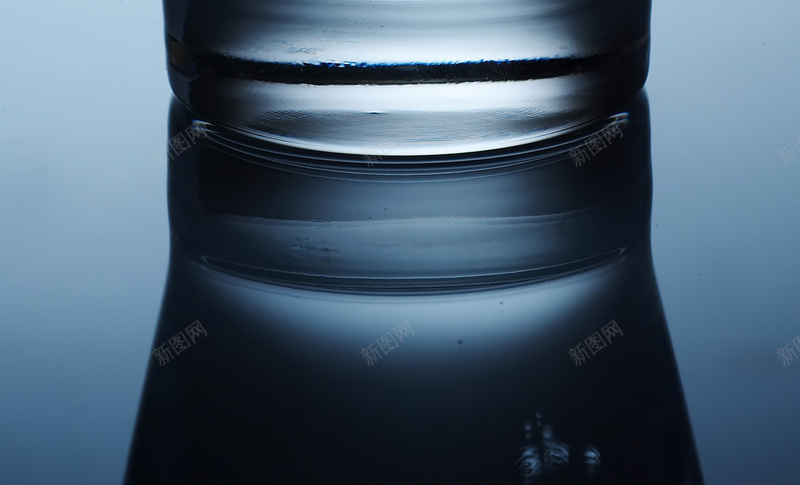 倒水纯净水背景素材jpg设计背景_88icon https://88icon.com 纯净水 天然 干净 纯净 饮料 PPT 蓝色 简约