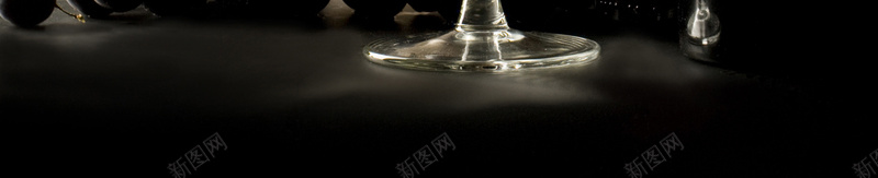 葡萄酒海报背景jpg设计背景_88icon https://88icon.com 葡萄酒 红酒 木桶 红酒杯 葡萄酒瓶 高清图片 jpg格式 300dpi 大气