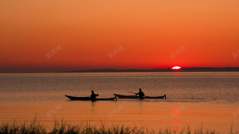 傍晚时分火烧云湖边中渔船jpg设计背景_88icon https://88icon.com 傍晚 火烧云 湖边 渔船 晚霞