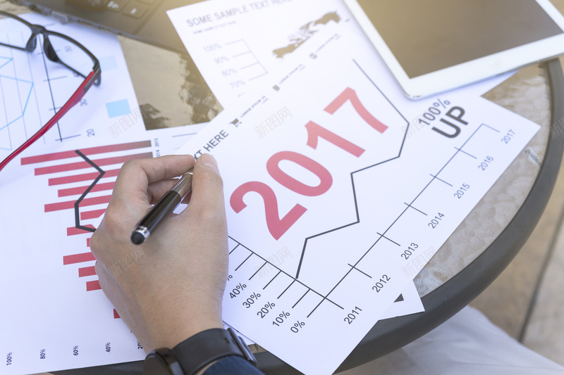 桌子上的业绩走势曲线图表背景素材jpg设计背景_88icon https://88icon.com 业绩 商务 图表 桌子 金融 势曲线 PPT 2017