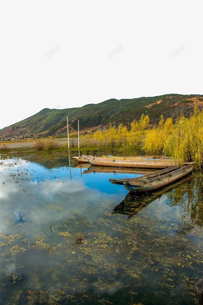 美丽的泸沽湖png免抠素材_88icon https://88icon.com 划船 名胜古迹 四川旅游高清图片 图片 地方景点 实物图 摄影图 旅游风光 水波 泛舟 波光粼粼 泸沽湖 游人 游客 游船 湖光山色 白云 碧波荡漾 蓝天 远山