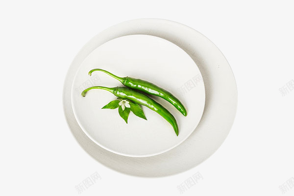 白色餐盘上的青辣椒png免抠素材_88icon https://88icon.com 一叠盘子 叶子 堆叠 瓷器 白色 碗碟 青辣椒 餐具 餐盘