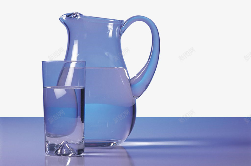水杯和净水壶png免抠素材_88icon https://88icon.com 水壶 水杯 玻璃 白开水 饮用水