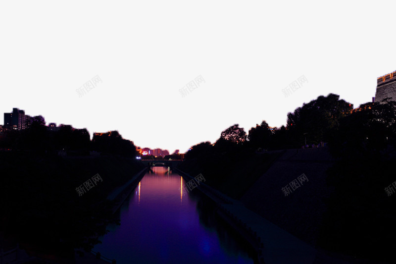 梦幻的夜png免抠素材_88icon https://88icon.com 仲夏夜 仲夏夜之梦 光线 古镇 夏天 夜晚 树木 梦幻 河流 深夜 深夜风景 灯光