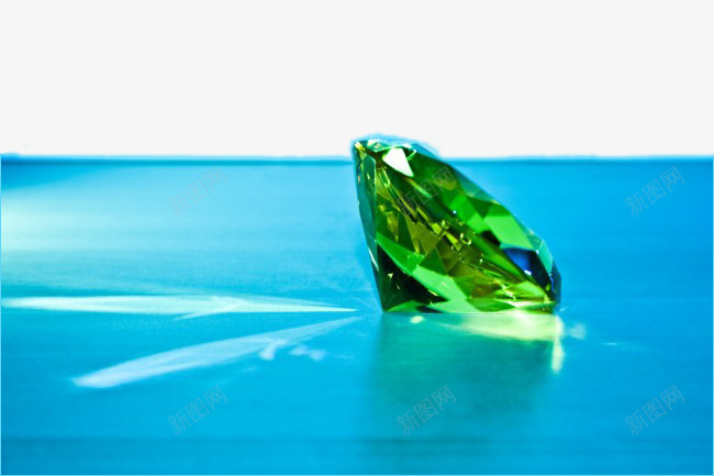 绿色水晶png免抠素材_88icon https://88icon.com 水晶石 珠宝 绿钻 蓝宝石