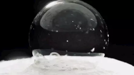 肥皂泡在零下15度冻结成冰的样子美呆了字体文案排版素材