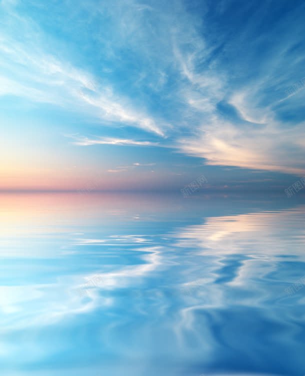 浅蓝的像镜面一样的湖面jpg设计背景_88icon https://88icon.com 一样 浅蓝 湖面 镜面