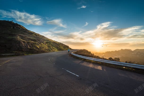 蓝天阳光盘山公路jpg设计背景_88icon https://88icon.com 公路 盘山 蓝天 阳光 阳光照片