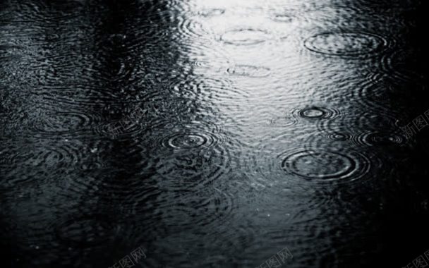 黑色雨滴水面海报背景背景