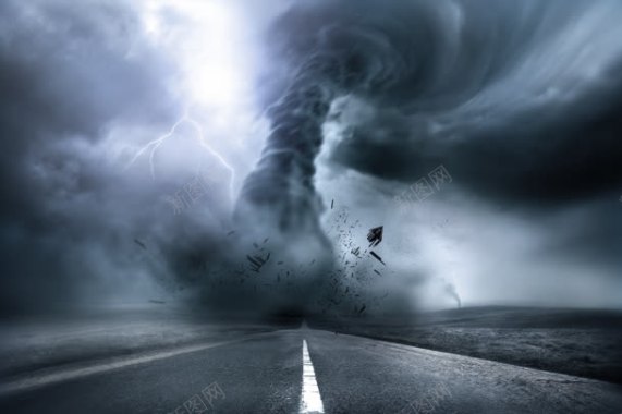 超强的龙卷风台风公路背景