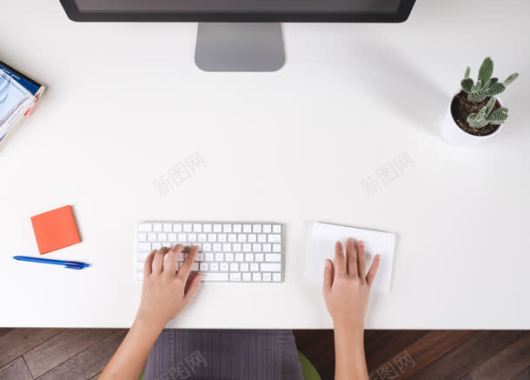 俯视办公桌面键盘电脑背景