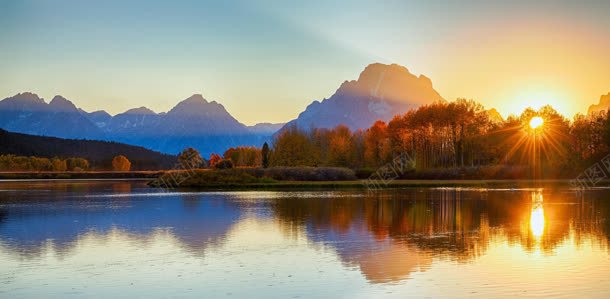 河面大山森林太阳光jpg设计背景_88icon https://88icon.com 大山 太阳光 森林 河面 艳阳天