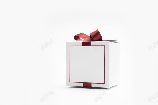 白色的礼物盒及红色的丝带jpg设计背景_88icon https://88icon.com 丝带 白色 礼物 红色