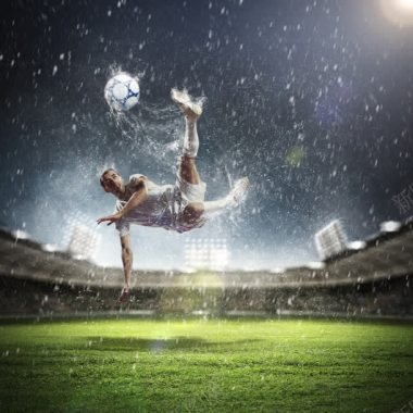 足球运动员下雨足球场背景背景