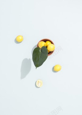 器皿装绿叶柠檬图背景