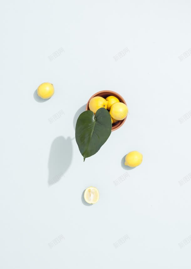 器皿装绿叶柠檬图jpg设计背景_88icon https://88icon.com 器皿 柠檬 绿叶