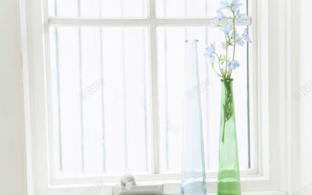 白色窗台花瓶海报背景背景