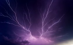 天气类别天空中的雷电高清图片