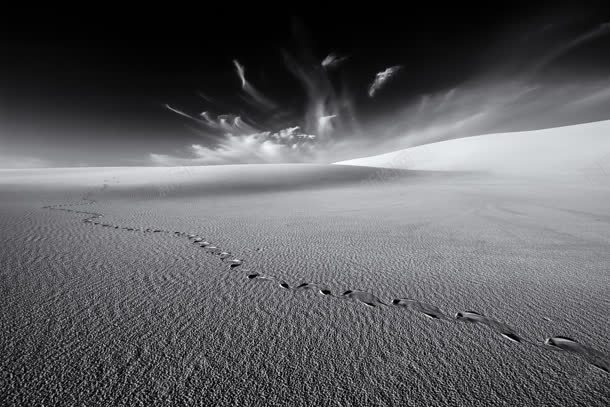 灰色沙漠上的脚印海报背景jpg设计背景_88icon https://88icon.com 沙漠 海报 灰色 背景 脚印