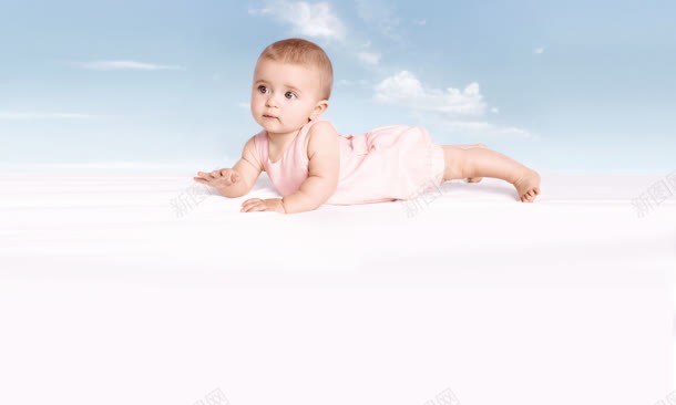 爬行的婴儿海报背景jpg设计背景_88icon https://88icon.com 婴儿 海报 爬行 背景