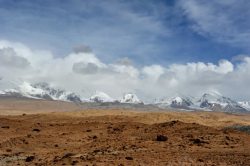 山峰天空天空白云土地山峰高清图片