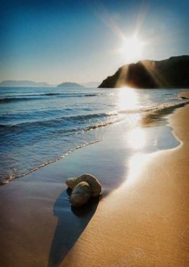 海浪沙滩阳光沐浴风景壁纸背景