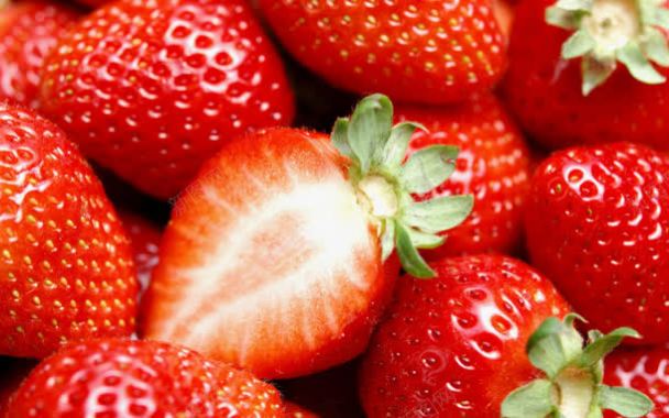切开的草莓水果新鲜背景