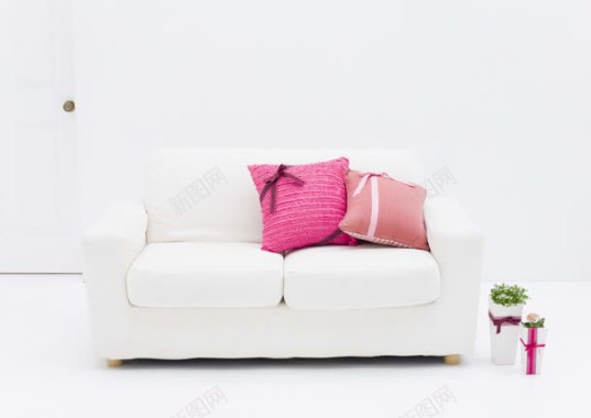 白色沙发粉色抱枕海报背景背景