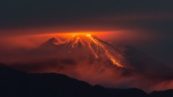 创意火山喷发火山爆发的前兆岩浆喷发高清图片