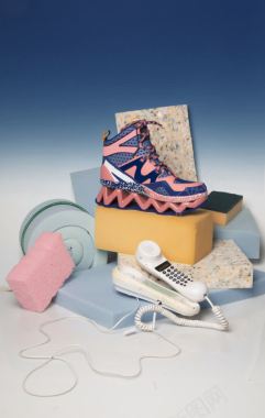 海绵粉色运动鞋电话海报背景背景