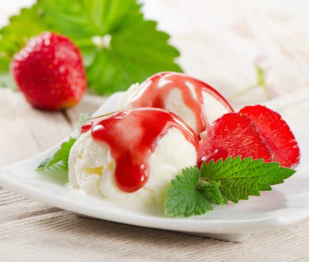 红色草莓冰激凌背景