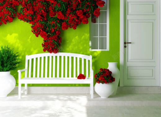 长椅与墙壁上的红色鲜花背景